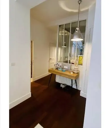 Lepic, Luxury Flat In Montmartre With Private Terrasse-appartement Entier Lejlighed Paris