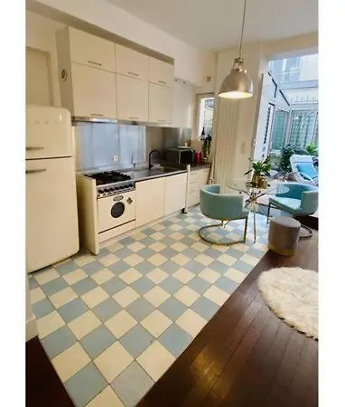 Lepic, Luxury Flat In Montmartre With Private Terrasse-appartement Entier Paris