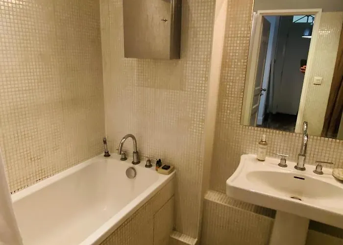 Lepic, Luxury Flat In Montmartre With Private Terrasse-appartement Entier Apartamento Paris